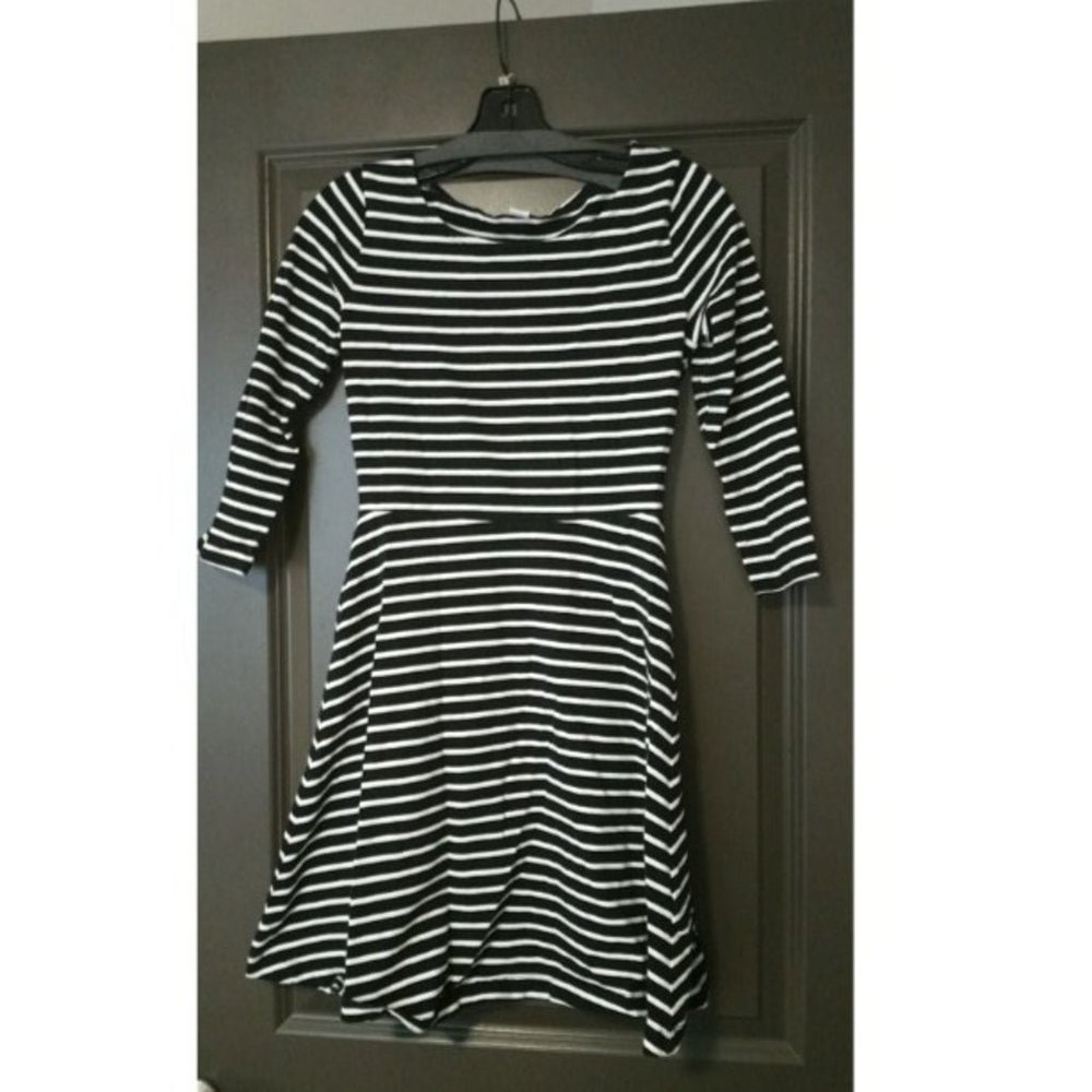 Old navy black and white stripped dress